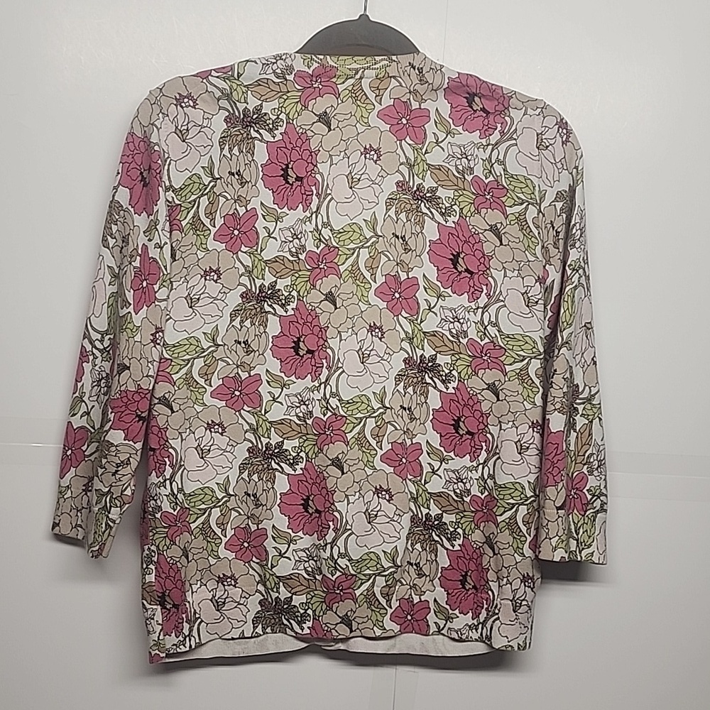 Talbots feminine flower beautiful soft pink/ whit/cream lightweight, sweater. - Picture 4 of 6
